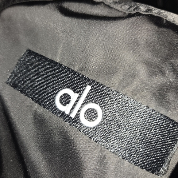 Alo Yoga Blaze Bomber in Black sz MEDIUM - Picture 8 of 8